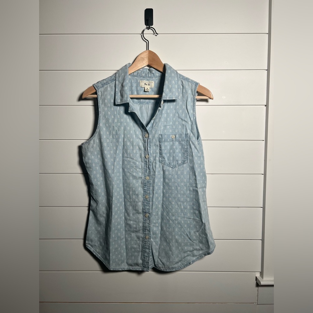 Per Se Light-wash Chambray Button-Up with white detail